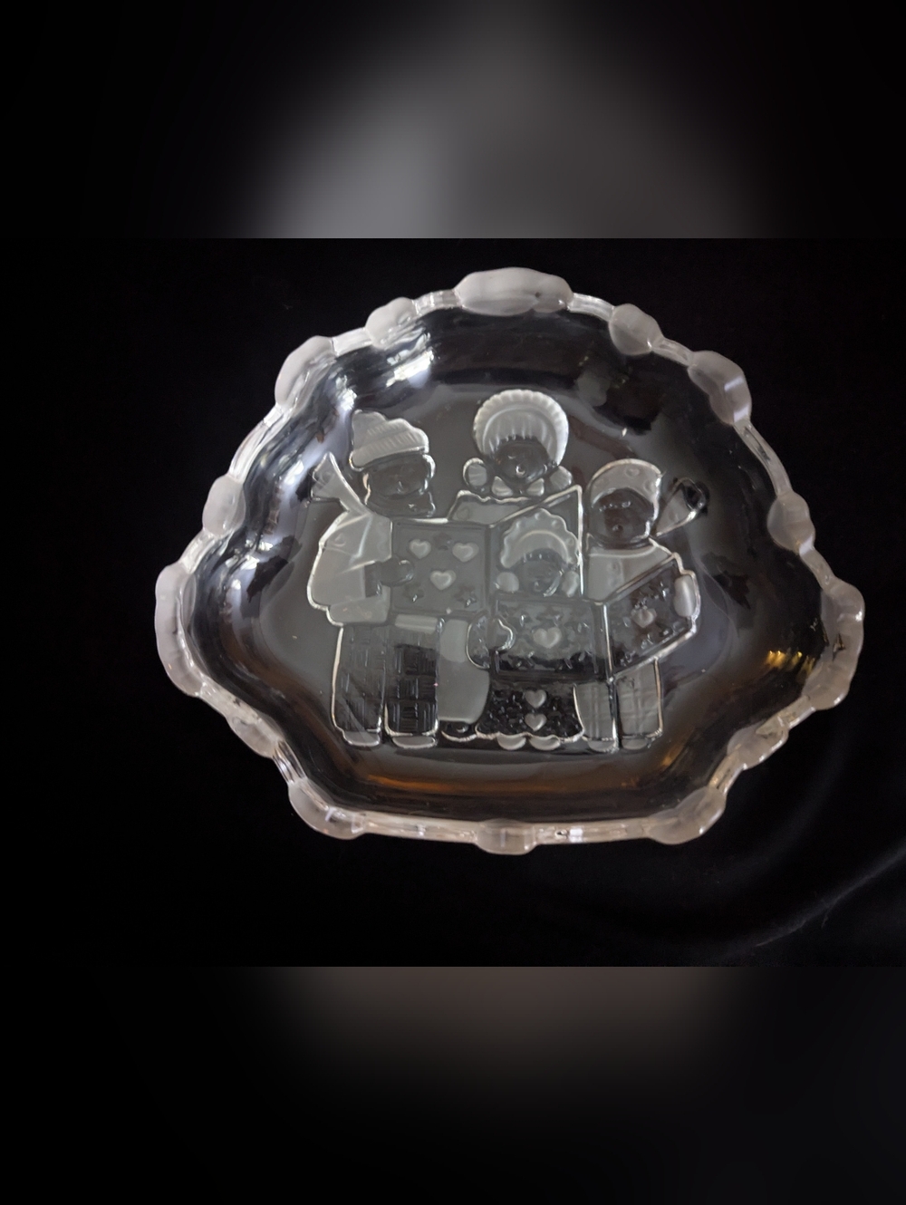 Carolers Dish